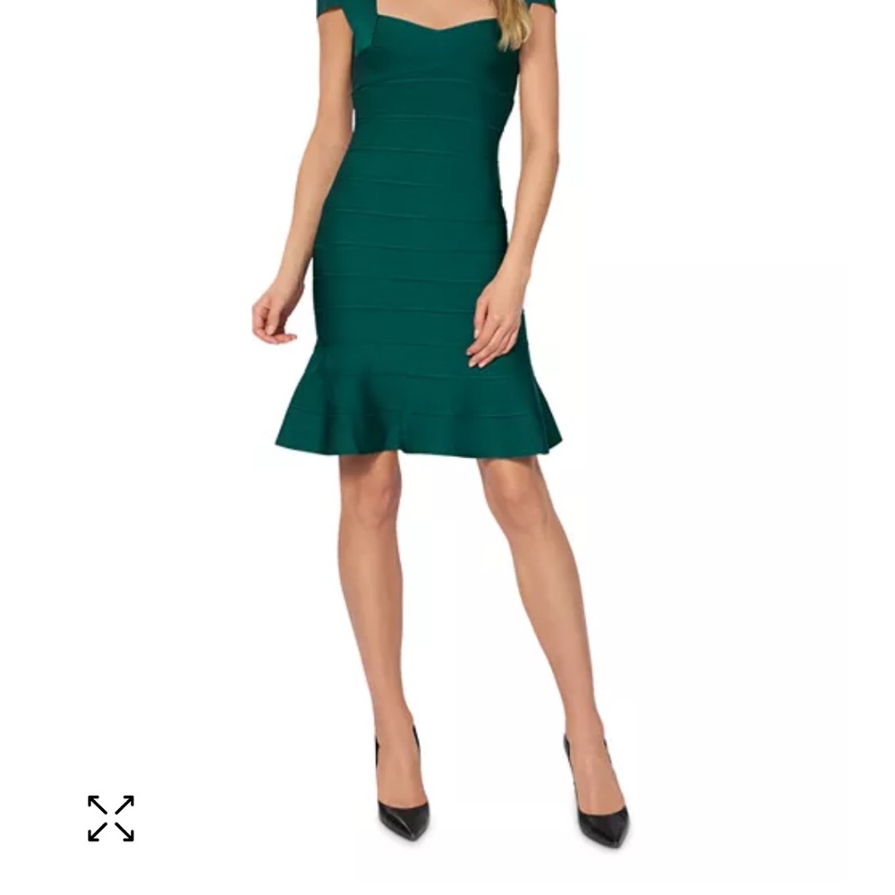 Hervé Léger
Fit & Flare Bandage Dress